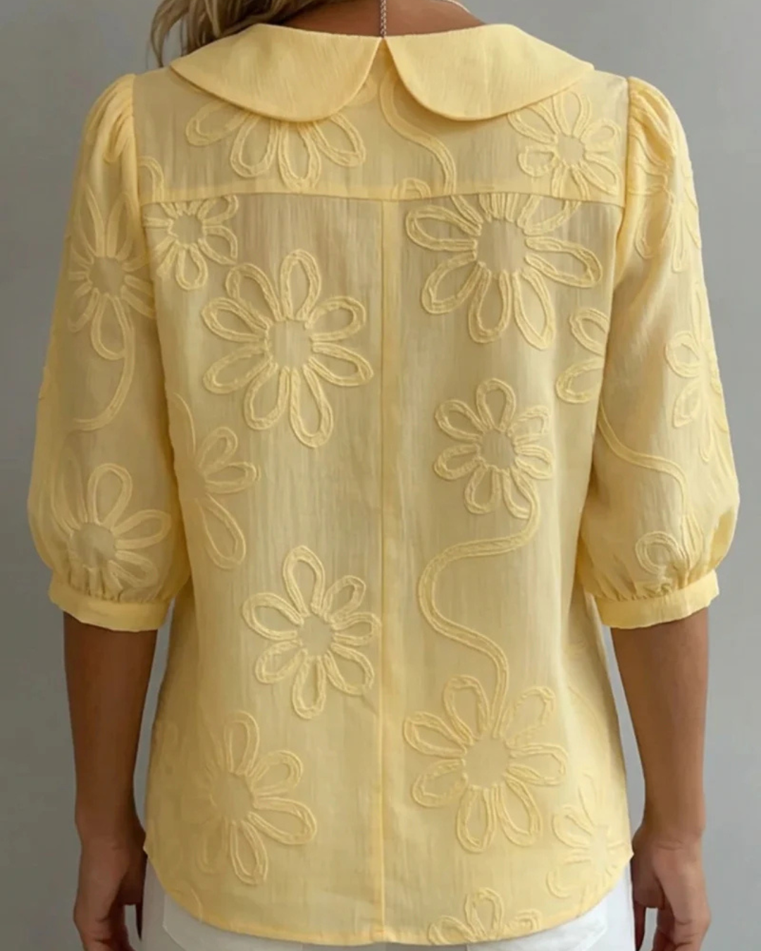 Alba - Camisa Bordada de Manga Corta con Cuello Redondo