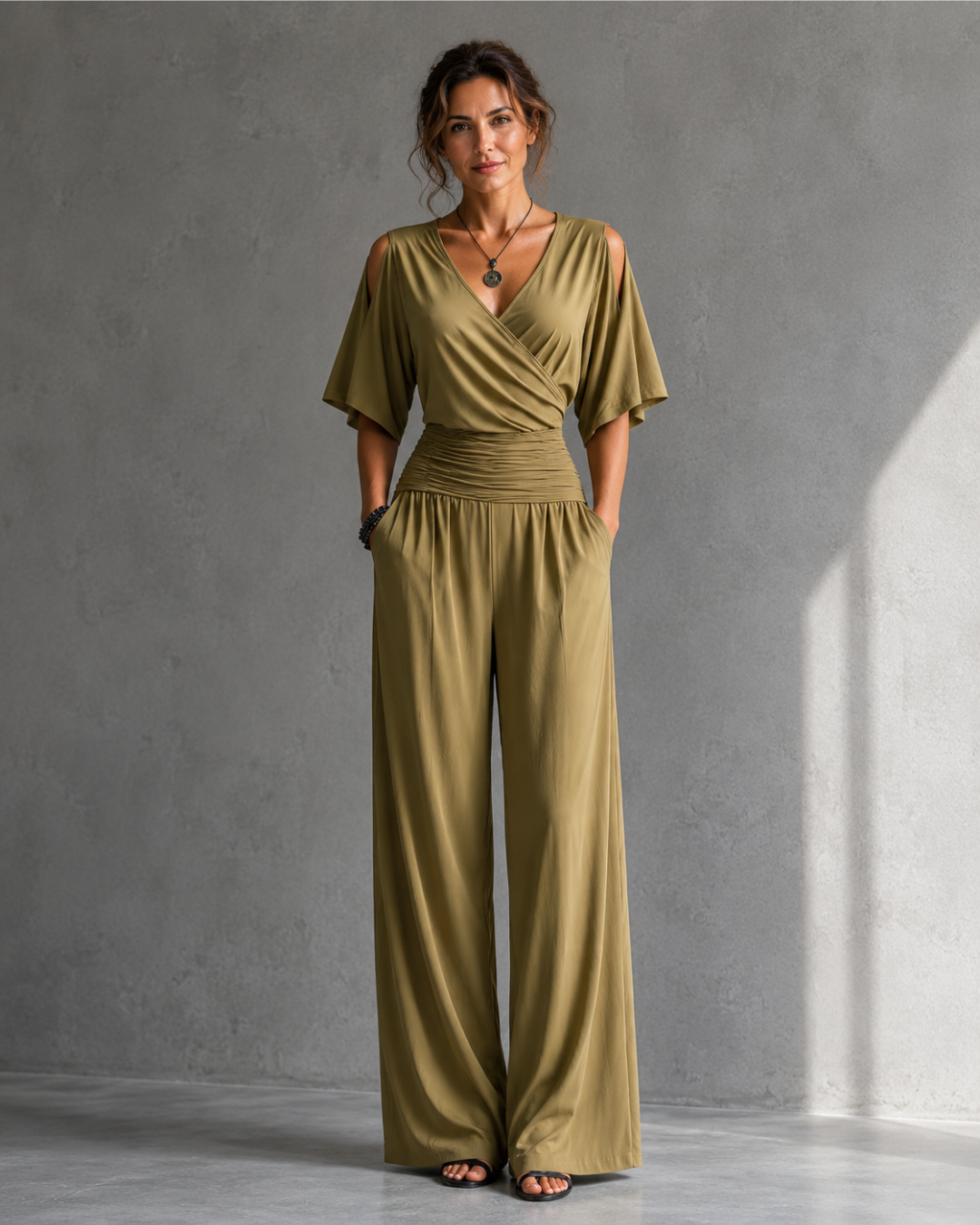 Chiara - Tuta Elegante con Spalle Aperte