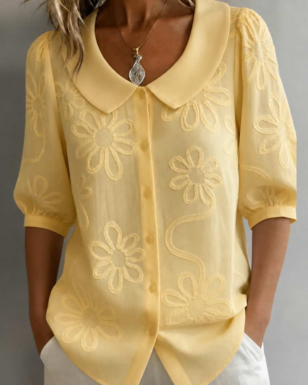 Alba - Camisa Bordada de Manga Corta con Cuello Redondo