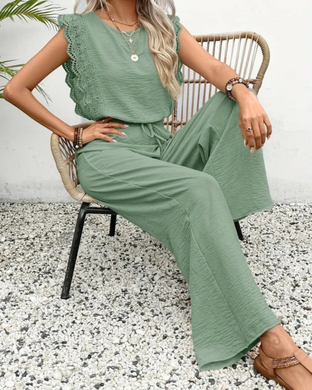 Abril - Conjunto Bohemio con Detalles de Encaje