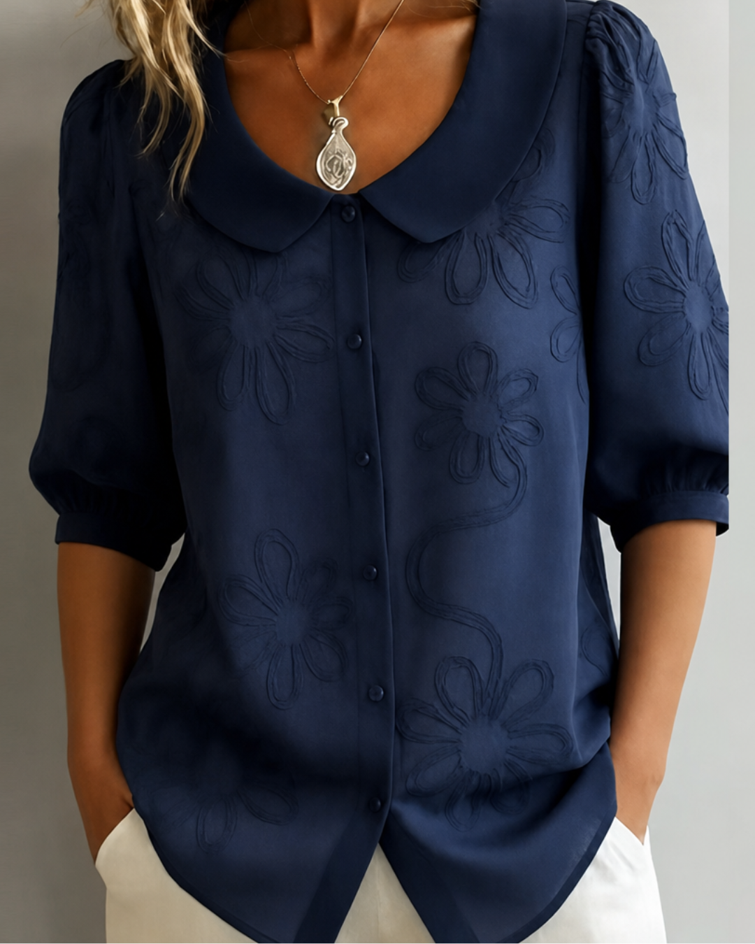 Alba - Camisa Bordada de Manga Corta con Cuello Redondo