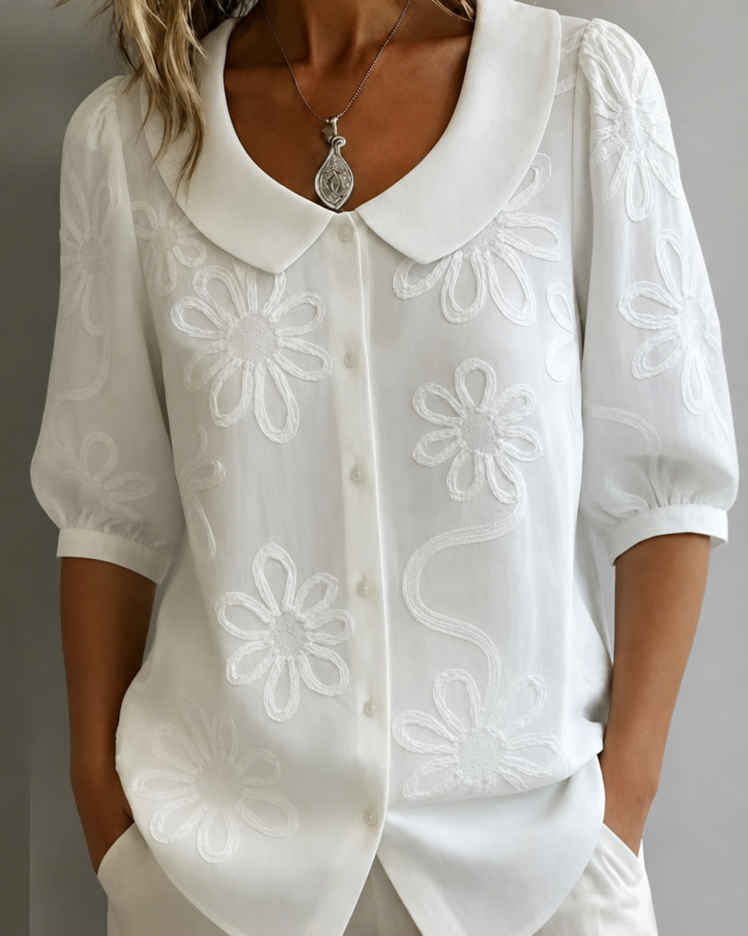 Alba - Camisa Bordada de Manga Corta con Cuello Redondo