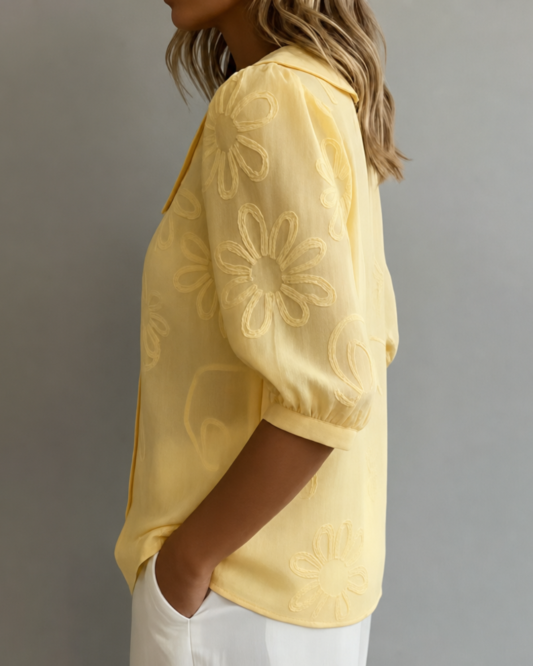 Alba - Camisa Bordada de Manga Corta con Cuello Redondo