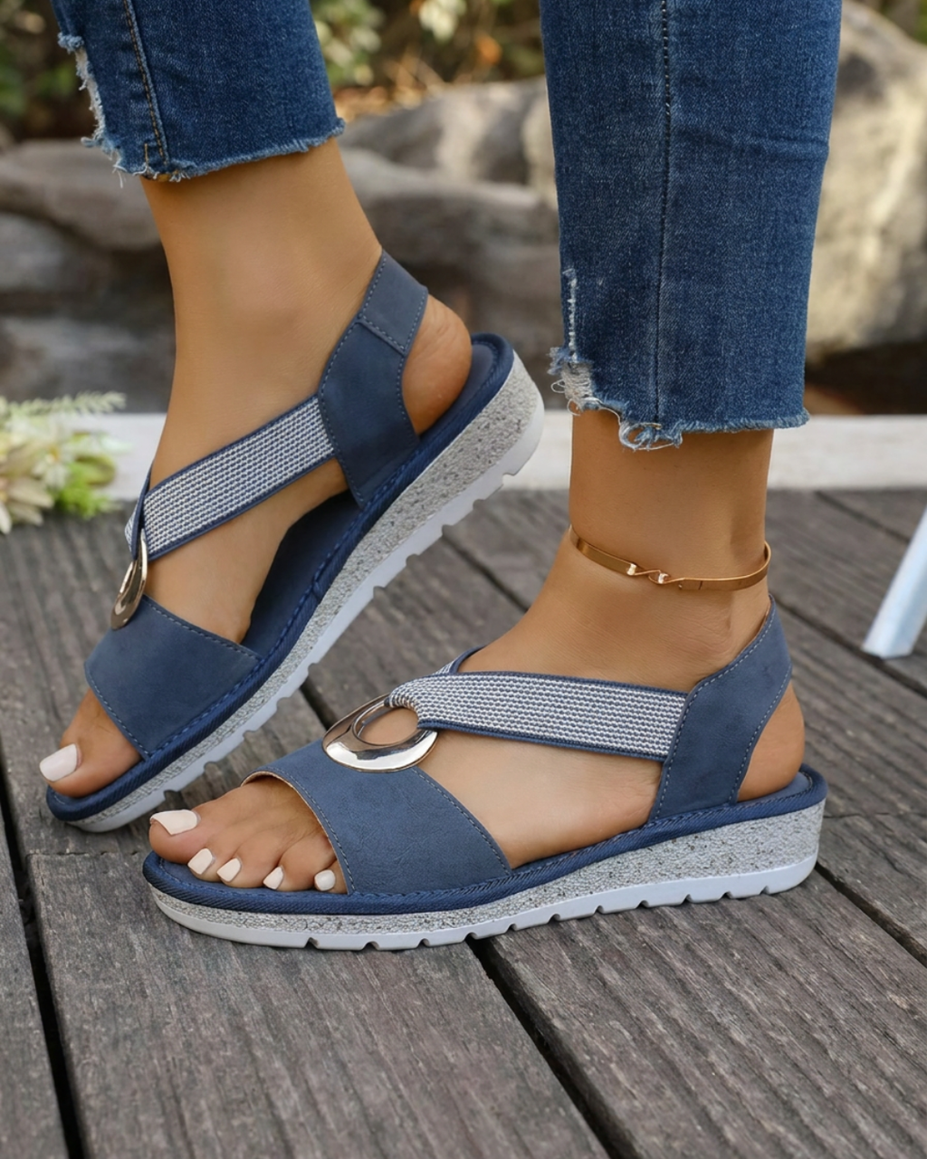 Adriana - Sandalias Planas con Hebilla Circular
