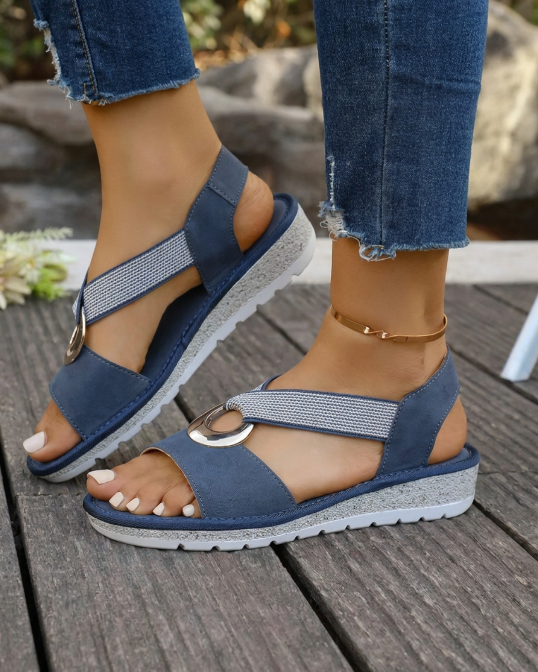 Adriana - Sandalias Planas con Hebilla Circular